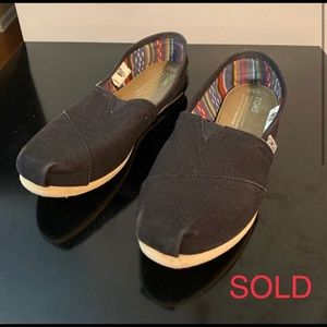 SOLD Toms women’s size 6.5